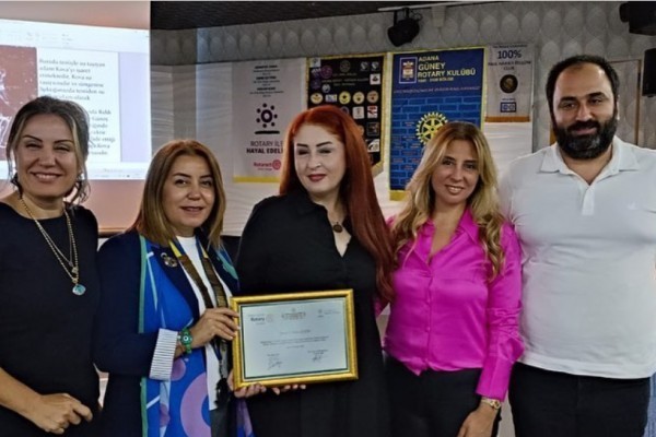 Konuşmacı Konuğumuz Emine Gücek