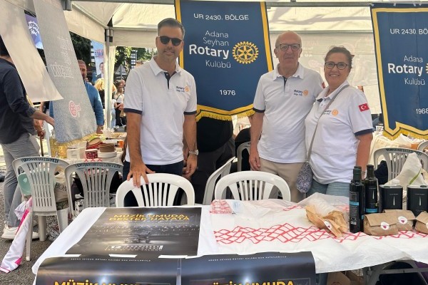 Adana Seyhan RK. "Sokak Sanatçıları Festivalinde"