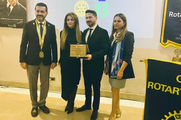 ORDU ROTARY KULÜBÜ MESLEK HİZMET ÖDÜLÜNÜ SN. TAMER AKTAŞ’A VERDİ.