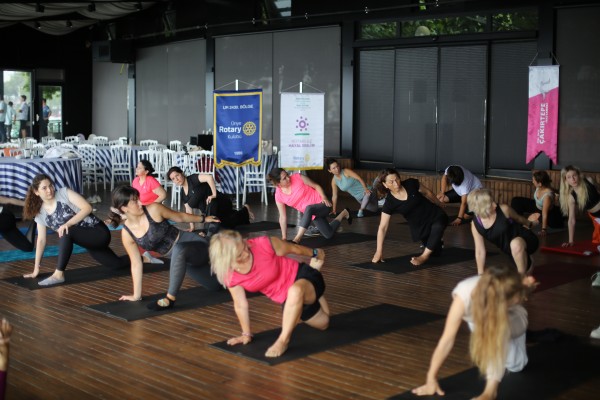 ÜNYE ROTARY KULÜBÜ OLARAK GELİR GETİRİCİ ve KÜRESEL BAĞIŞ PROJEMİZ : «SEREBRAL PALSİLİ ÇOCUKLAR İÇİN YOGA YAPIYORUZ» ETKİNLİĞİNİ GERÇEKLEŞTİRDİK.