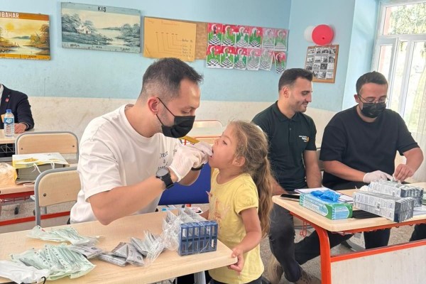 DEPREM BÖLGESİ OSMANİYE DÜZİÇİ YEŞİLYURT KÖYÜ DİŞ SAĞLIĞI EĞİTİMİ VE TARAMASI
