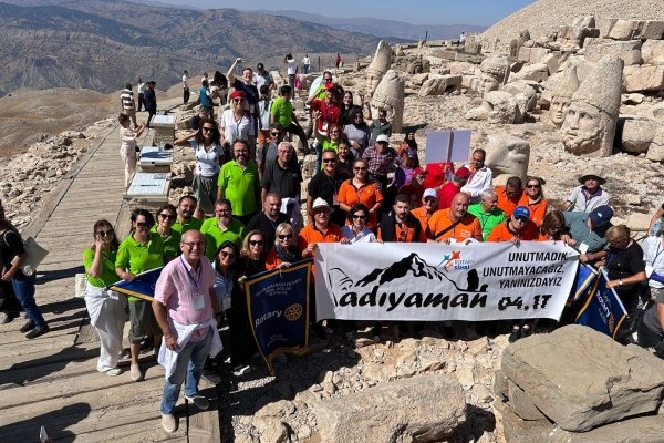 Adana 5 Ocak Rotary Kulübü Nemrut’ un zirvesinde