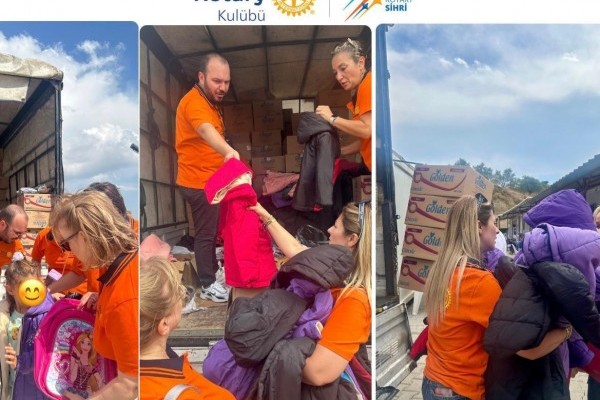 ANATOLIA ROTARY OLARAK DEPREM BÖLGESİNDE MONT ,ÇANTA,KIRTASİYE,BOT,BEBEK BEZİ,ŞAMPUAN VE BENZERİ İHTİYAÇ MALZEMELERİ İÇİN DESTEK ÇALIŞMASI YAPTIK