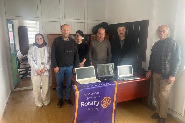 ROTARY’DEN EĞİTİME TEKNOLOJİ DESTEĞİ