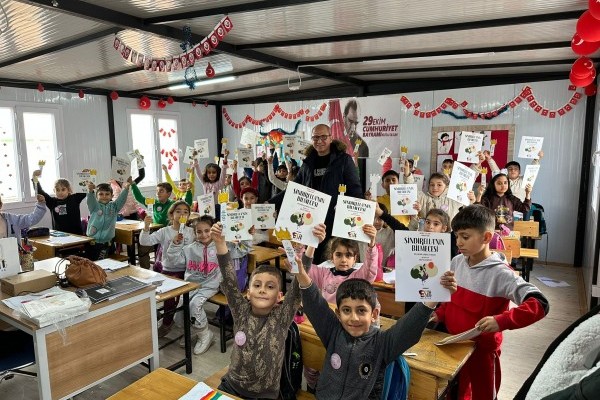 ROTARY’DEN ÖĞRENCİLERE KİTAP DESTEĞİ