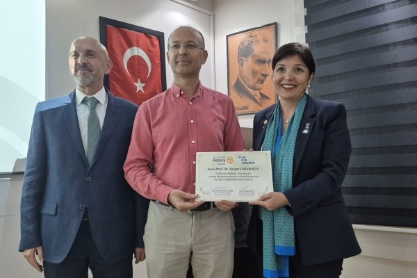 Adana Koza RK. "Üç Konuşmacı"