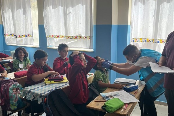 Ağız diş-KBB taraması,  diş fırçası dağıtımı,  temizlik malzemesi ve hijyenik kağıt desteği