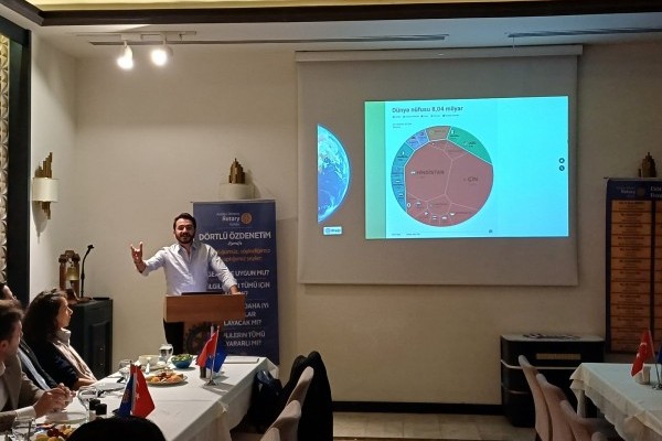 ANTALYA OLİMPOS ROTARY SAVAŞ ÇAĞINDA BARIŞ SUNUMU