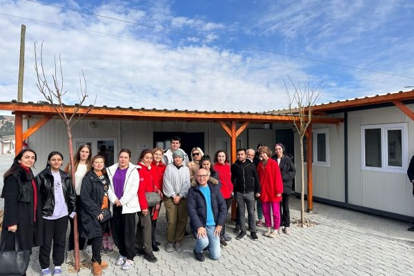 ROTARY’DEN EĞİTİME VE ÖĞRENCİLERE KÜTÜPHANE DESTEĞİ