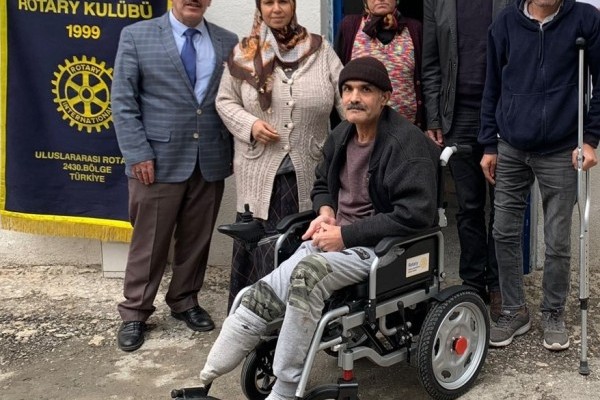AKÜLÜ SANDALYESİNE KAVUŞTU