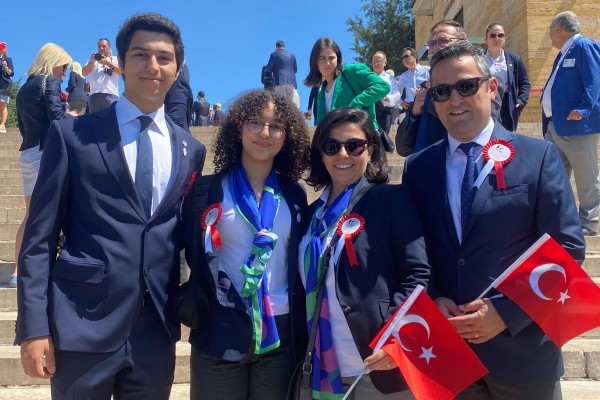 YENİ DÖNEME ATATÜRK'ÜN HUZURUNDA BAŞLADILAR