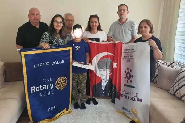 ORDU ROTARY KULÜBÜ ŞEHİT ÇOCUKLARINA TAPLET HEDİYE ETTİ.