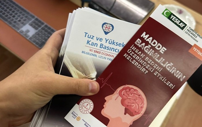HİPER TANSİYON VE MADDE BAĞIMLILIĞINA İLİŞKİN BİLGİLENDİRME BROŞÜRÜ DAĞITILMASI