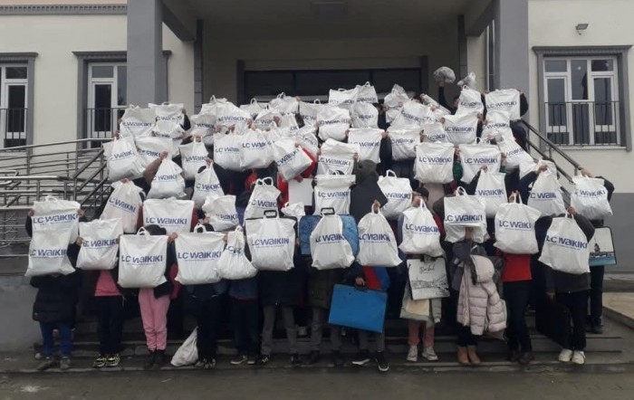 ROTARY’DEN ADIYAMAN’DAKİ DEPREMZEDE VE İHTİYAÇ SAHİBİ ÖĞRENCİLERE KIYAFET DESTEĞİ