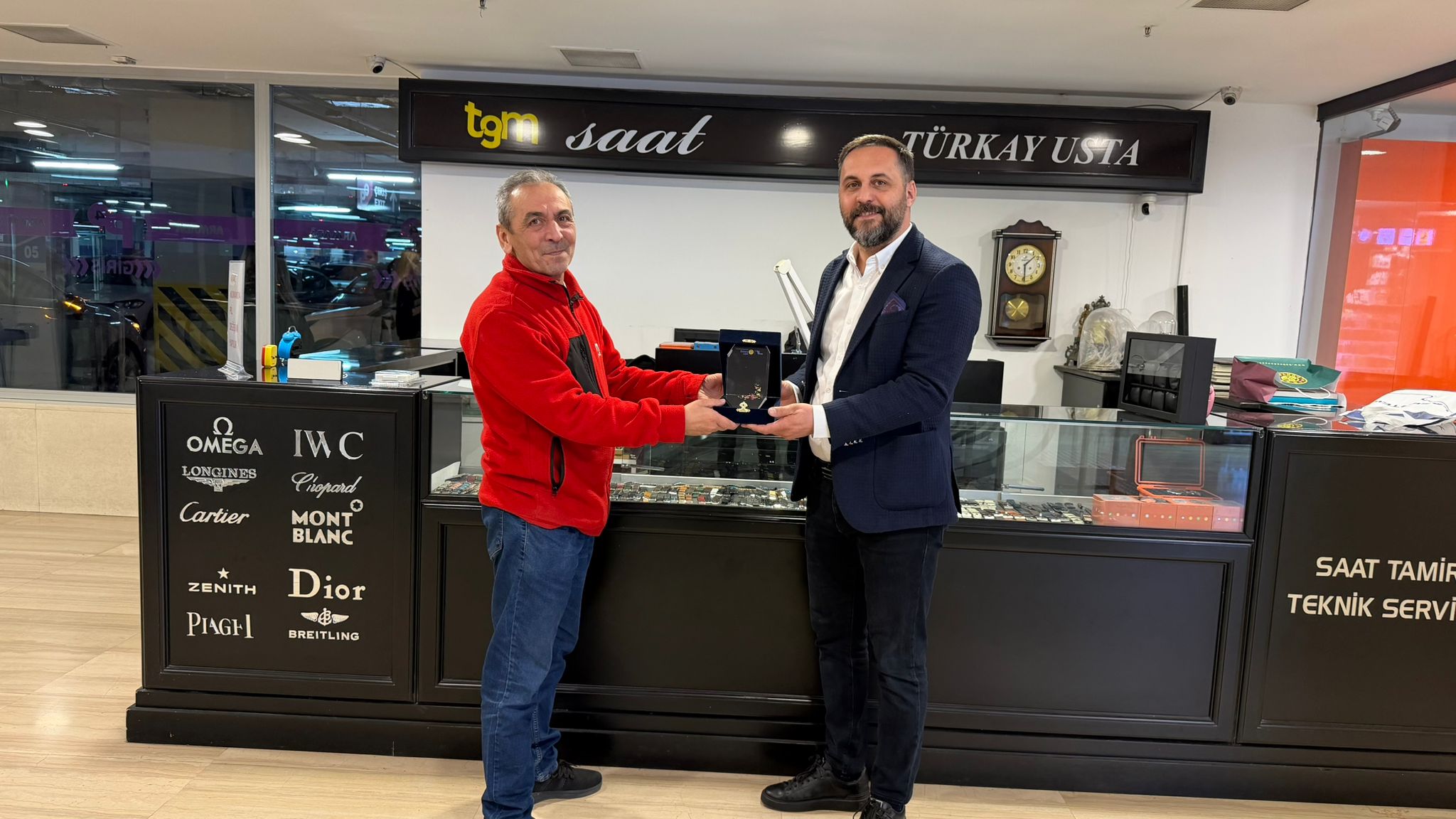 Beysukent Rotary Kulübü'nden Türkay Usta'ya Ödül - Kaybolmaya Yüz Tutmuş Meslek: Saat Tamirciliği