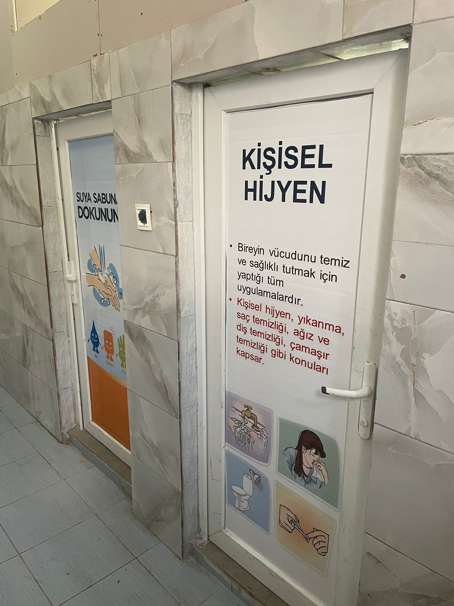 Deprem Bölgesinde Bulunan Yeşilpınar Köyü Ortaokulunun tuvaletlerinin onarılıp kitap desteğinde bulunmak.