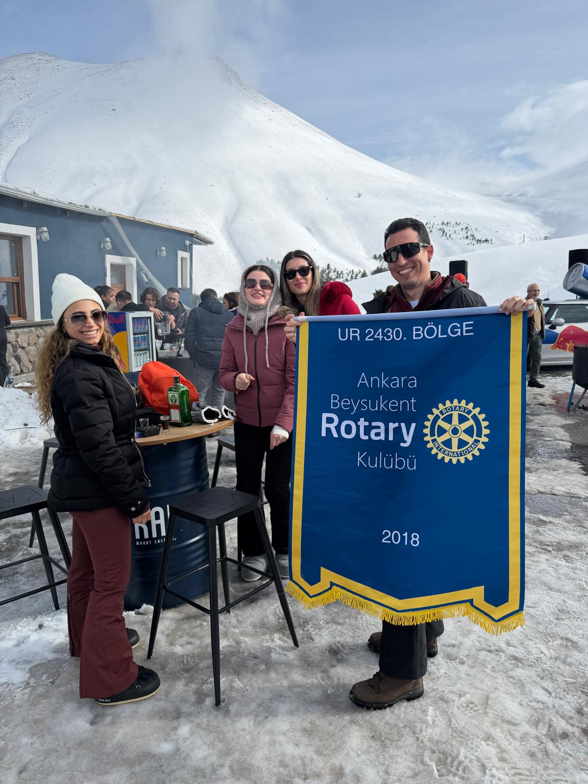 KARLAR ÜSTÜNDE DANS