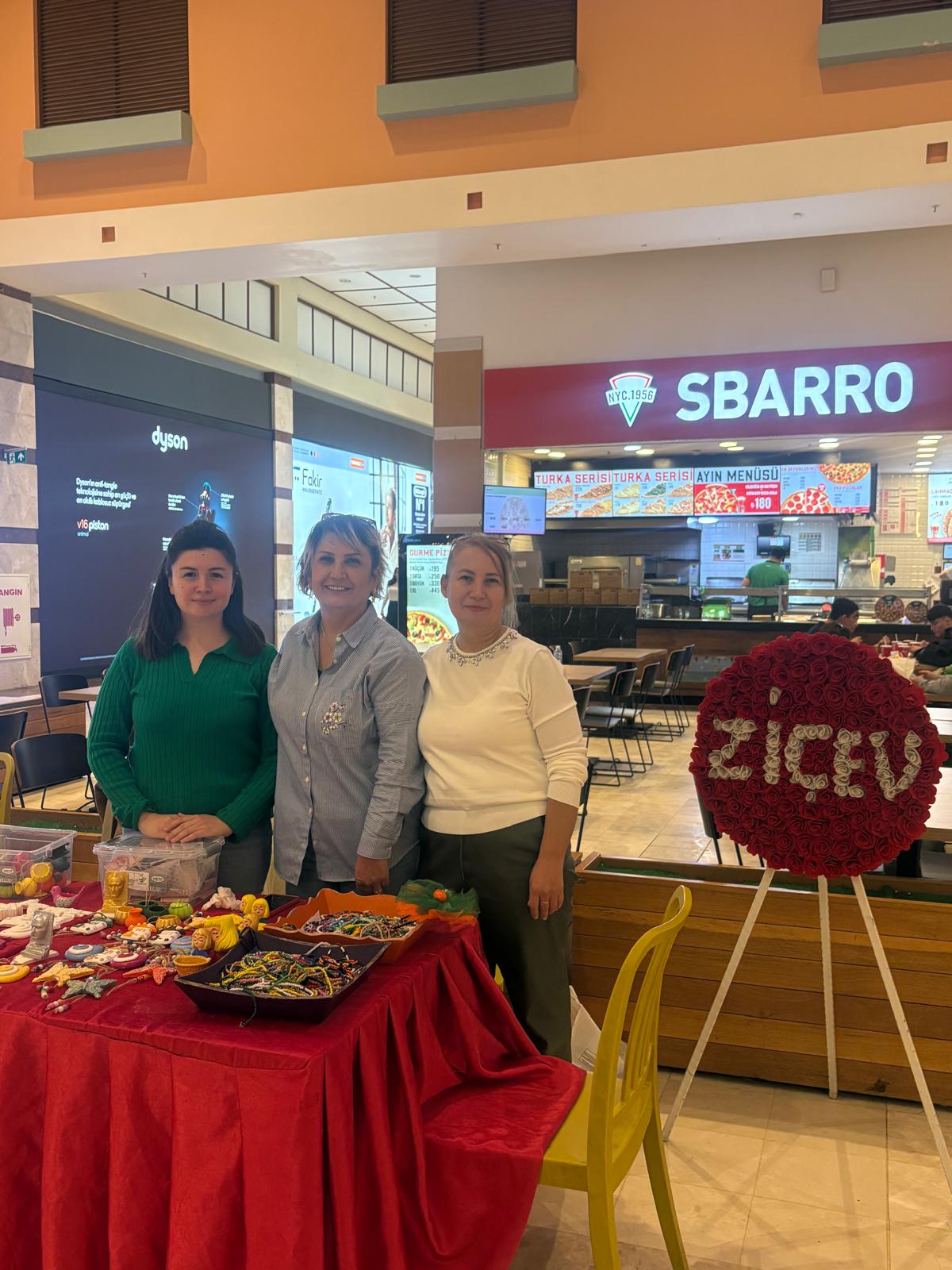 “Renkler Engel Tanımaz” Projesi ile Dünya Engelliler Günü’nde Özel Bireylerimizin Ürünleri Sergilendi