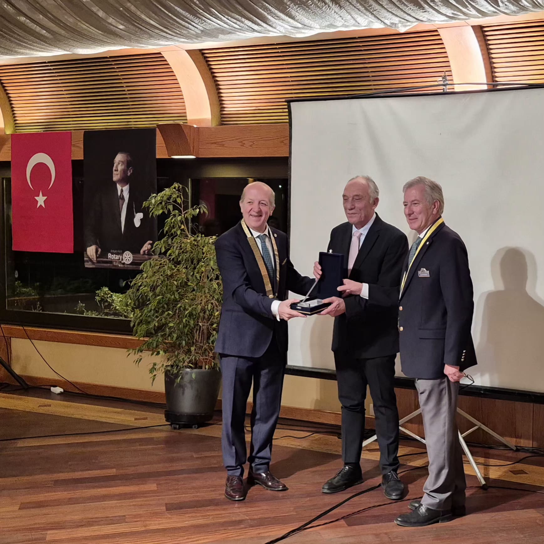 MESLEK HİZMETLERİ ÖDÜL TÖRENİ