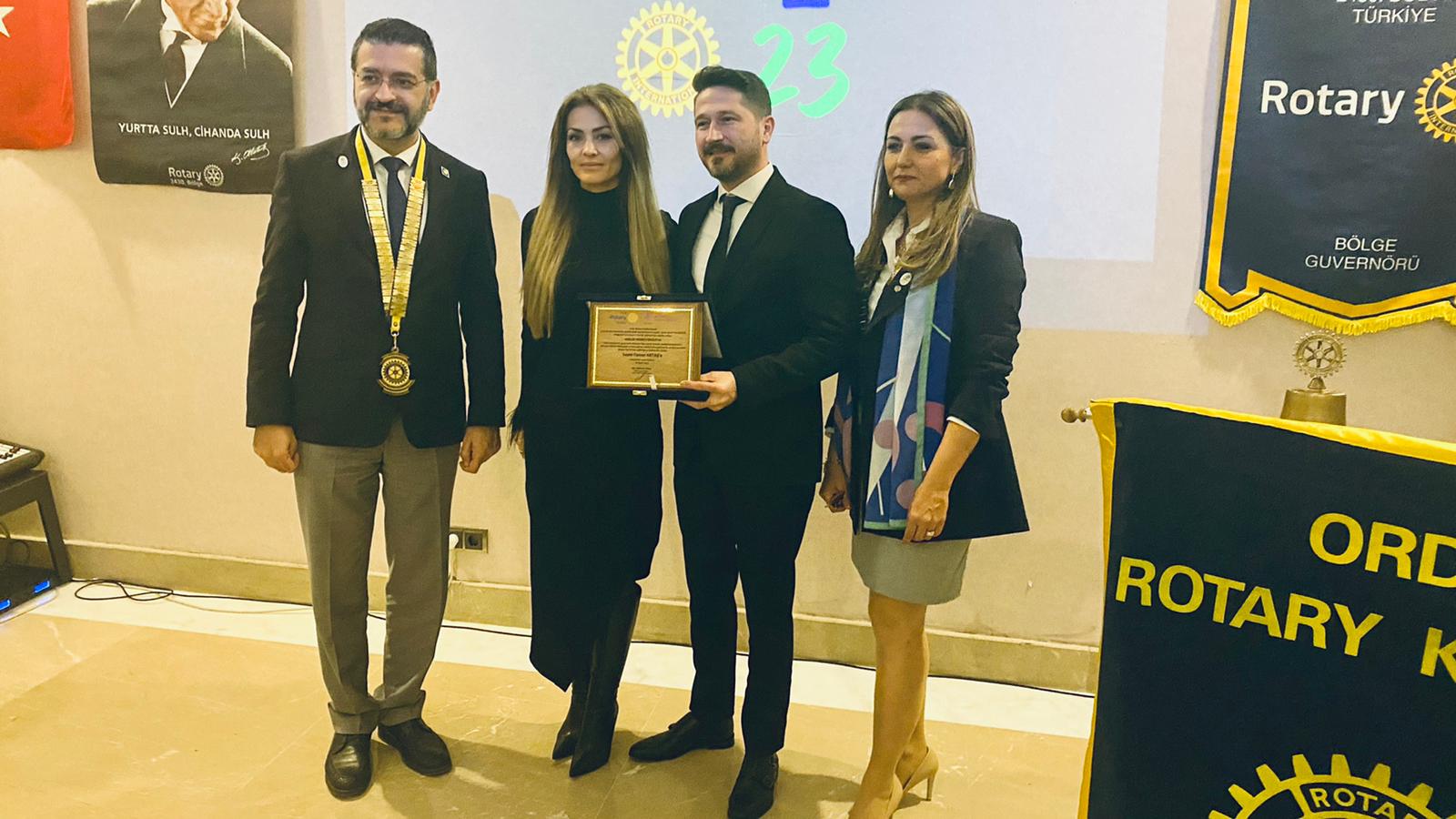 ORDU ROTARY KULÜBÜ MESLEK HİZMET ÖDÜLÜNÜ SN. TAMER AKTAŞ’A VERDİ.