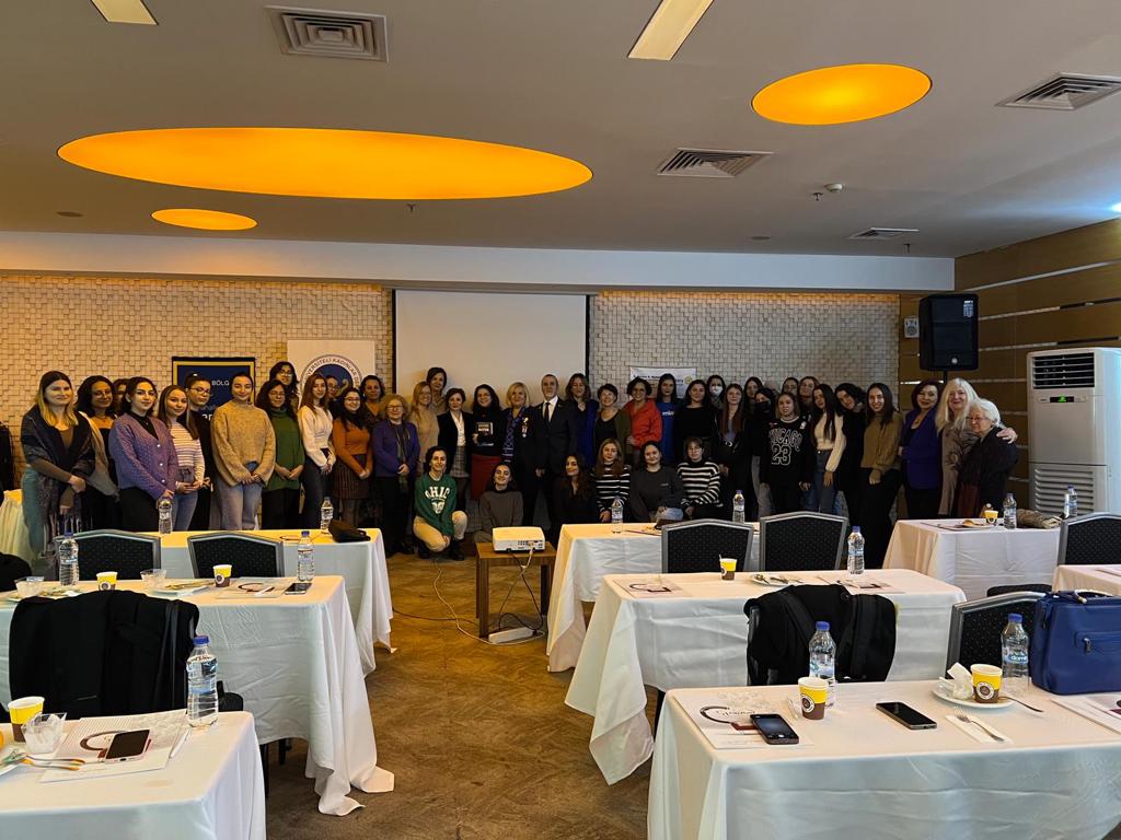 Yenimahalle Rotary Kulübü - 13.01.2024 Tarihinde serviks kanseri ile ilgili proje etkinliğimizi Türk Üniversiteli Kadınlar Derneği ile gerçekleştirdik.