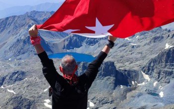 ORDU ROTARY KULÜBÜ BAŞKANI RTN. MELTEM ERBAŞ ORDU ROTARY KULÜBÜ BAYRAĞINI VE POLİO BAYRAĞINI KAÇKAR DAĞININ (3937m) ZİRVESİNDE DALĞALANDIRDI.