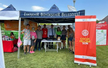 Eskişehir Gordion Rotary Kulübü - Eskişehir Yarı Maratonu Madde Bağımlılığı ve Polio Farkındalık Standı
