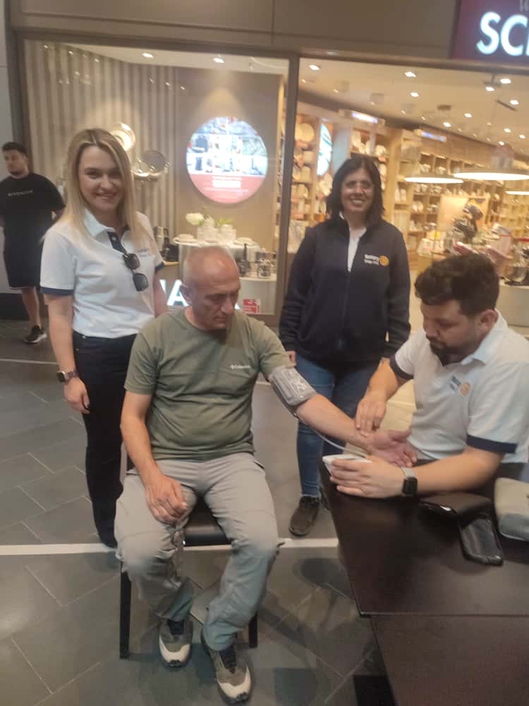 Avm de tansiyon ölçümü