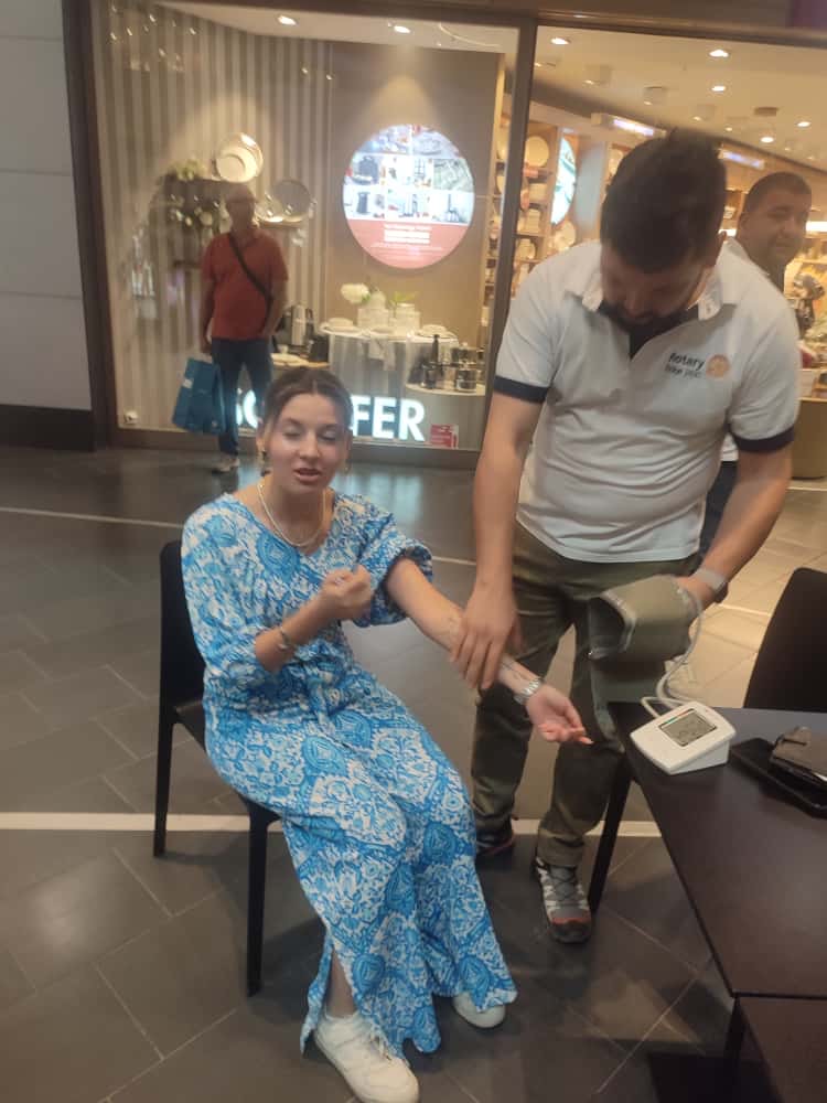 Avm de tansiyon ölçümü