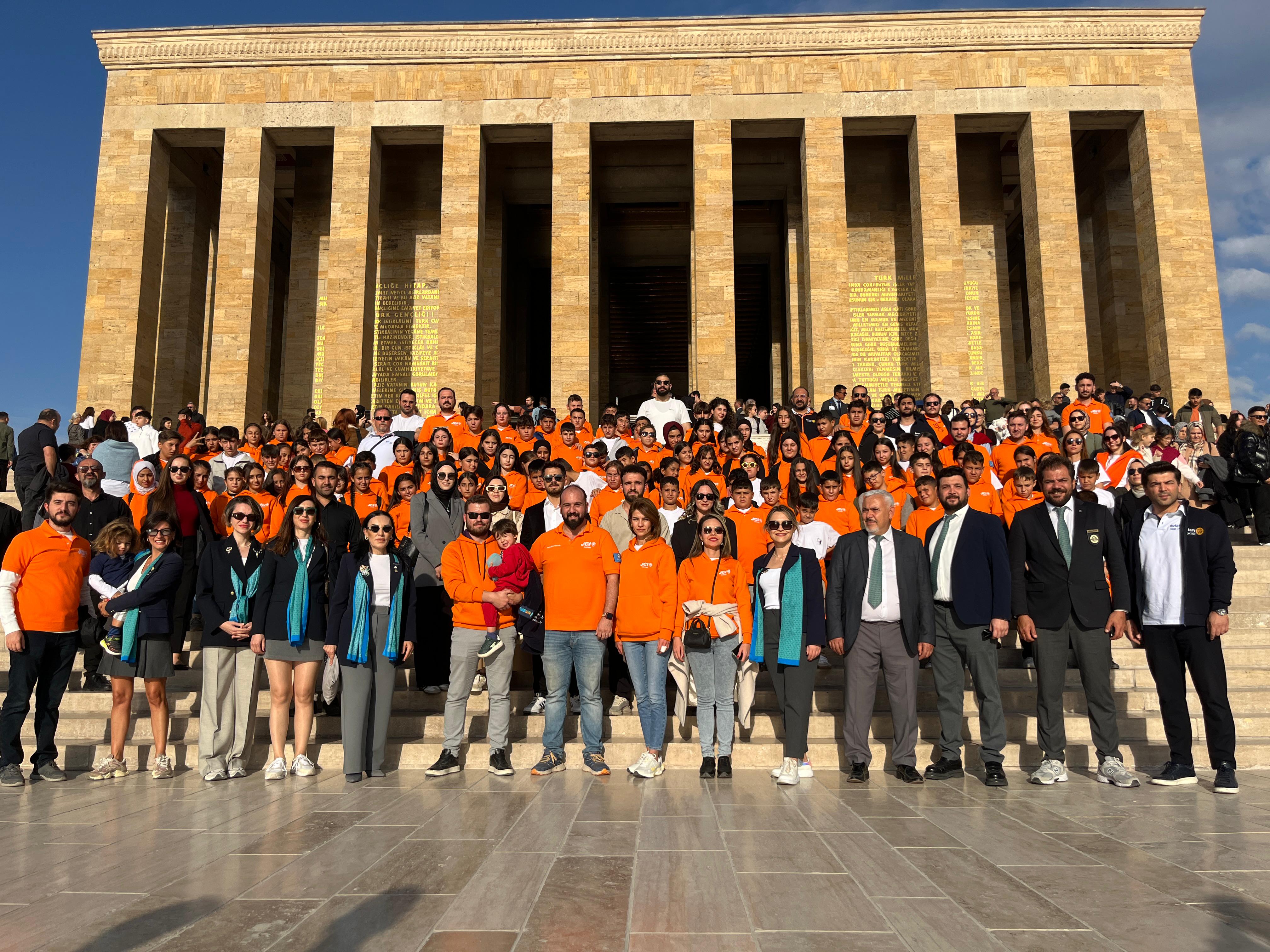 Anadolu'nun çocukları Anıtkabir'de