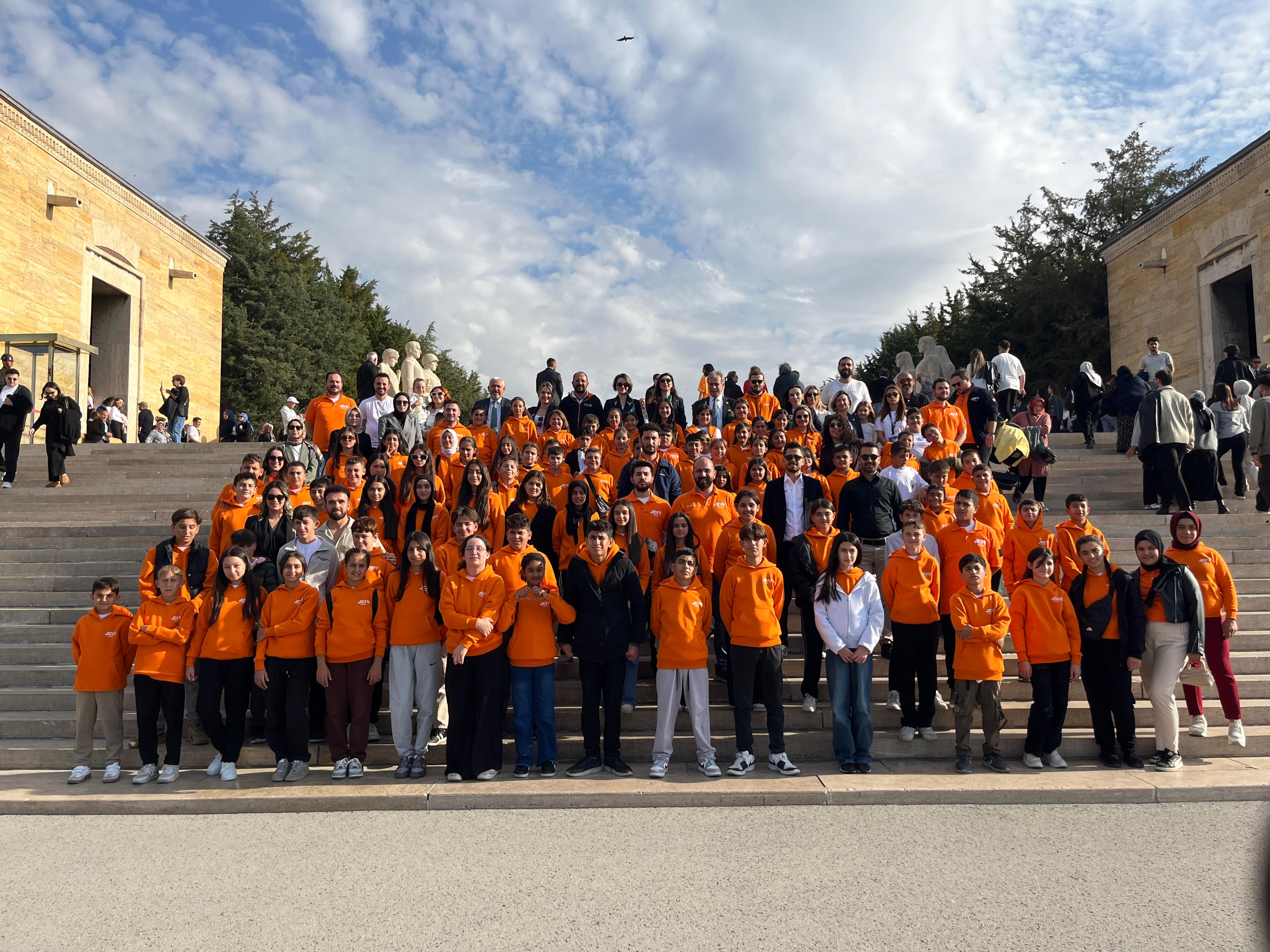 Anadolu'nun çocukları Anıtkabir'de