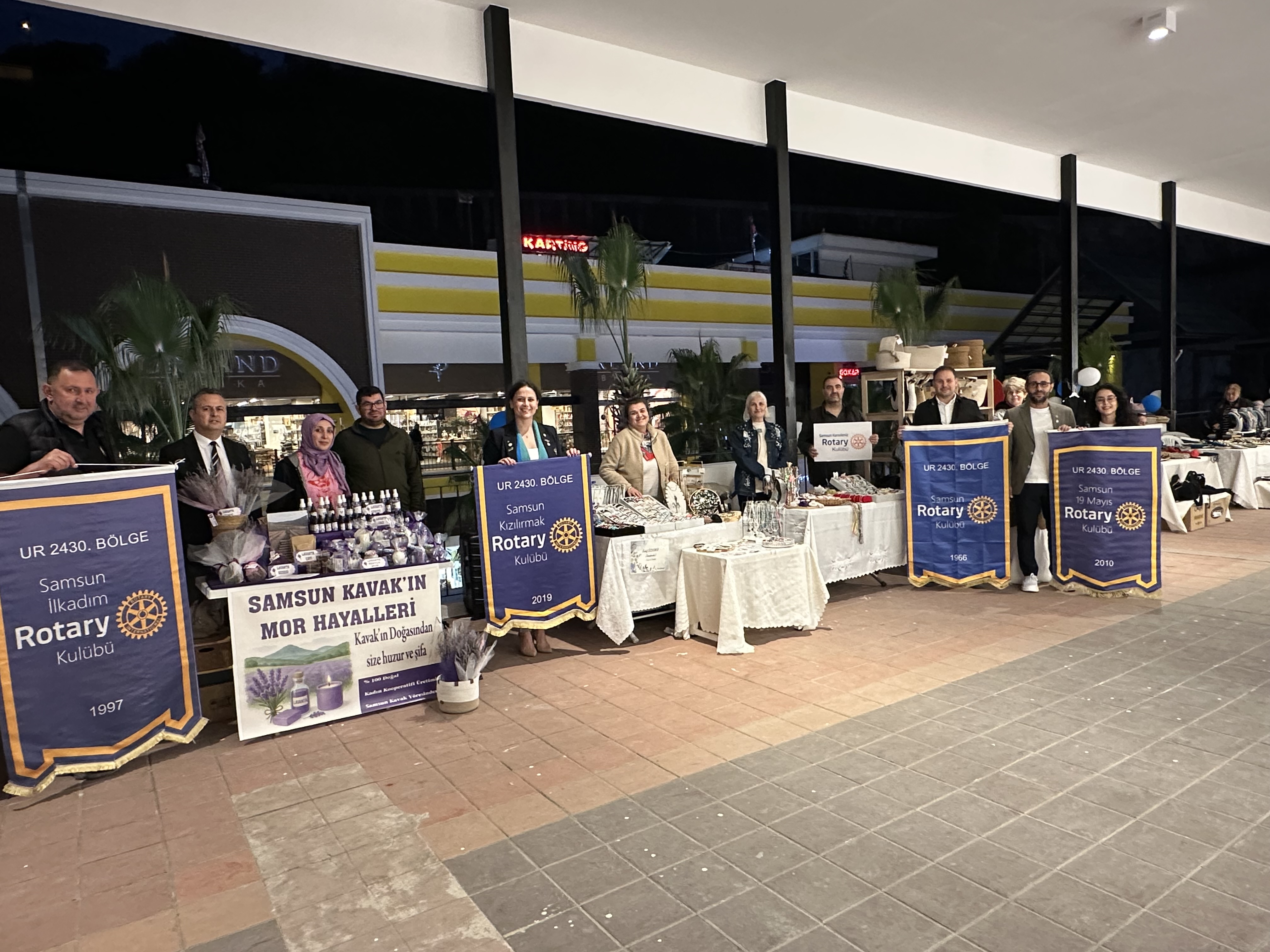 Cumhuriyet Kadınları El Emeği Çarşısdı