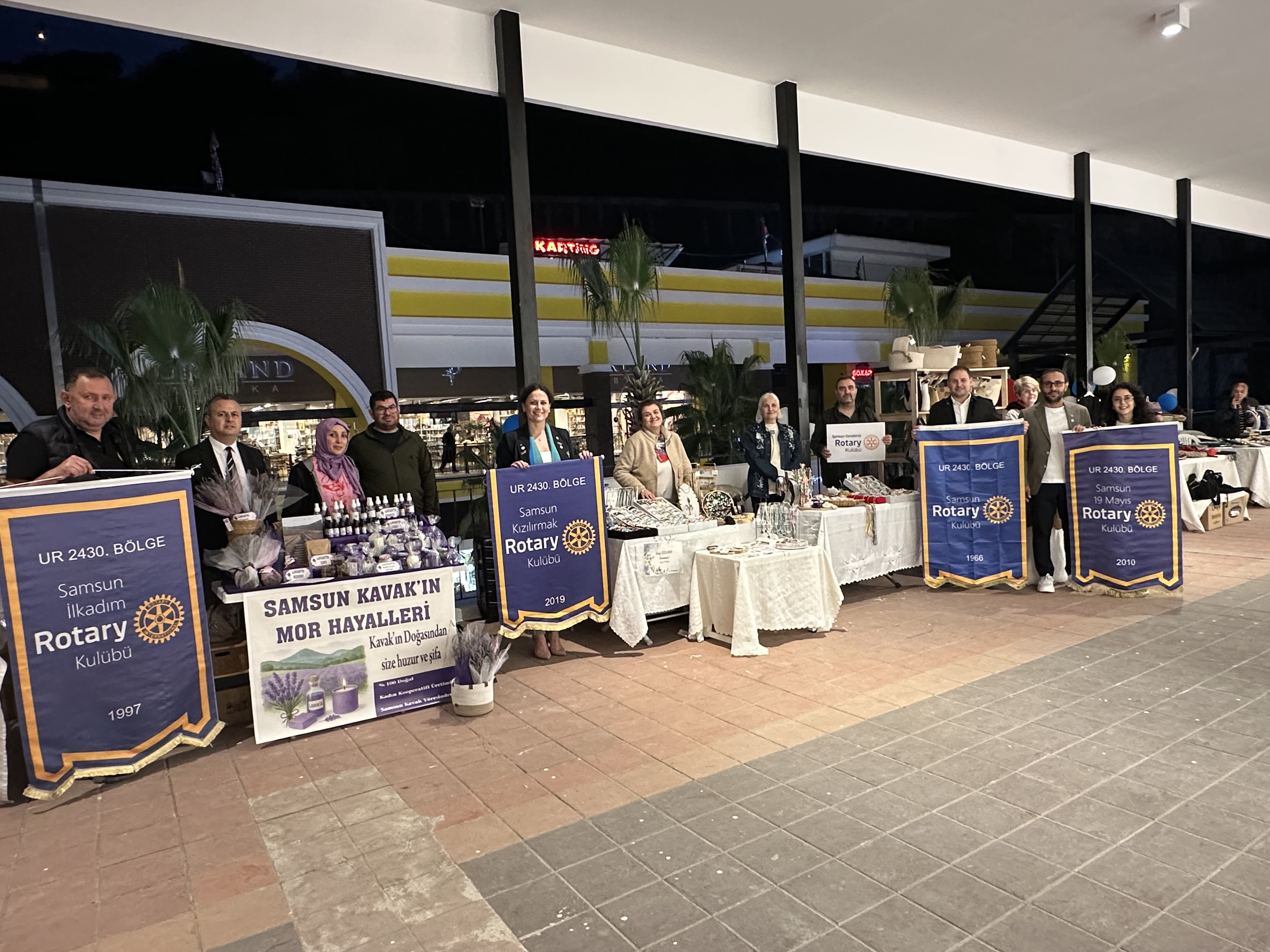 Cumhuriyet Kadınları El Emeği Çarşısdı