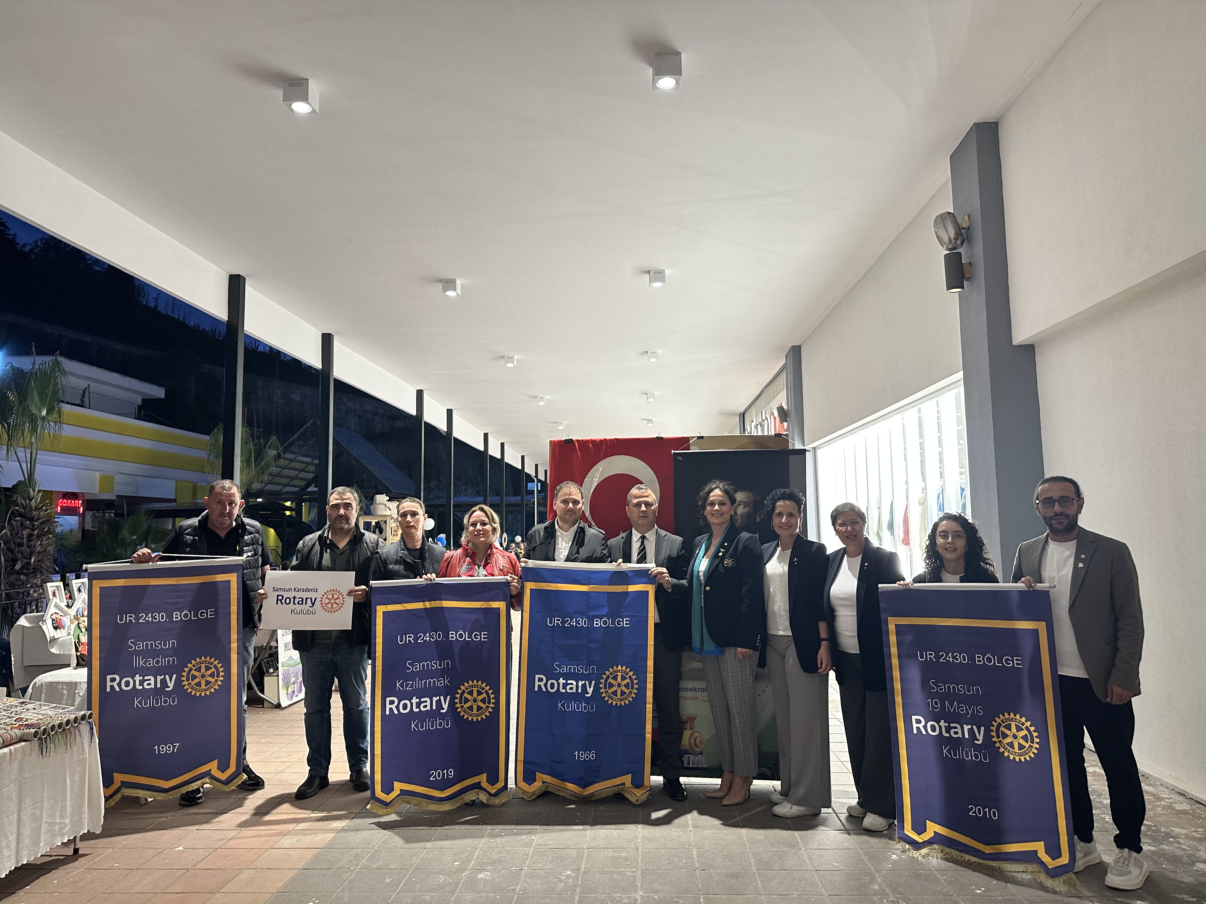 Cumhuriyet Kadınları El Emeği Çarşısdı