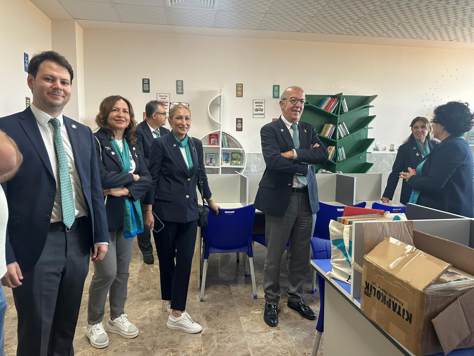 KÜTÜPHANE DONATIYORUM.