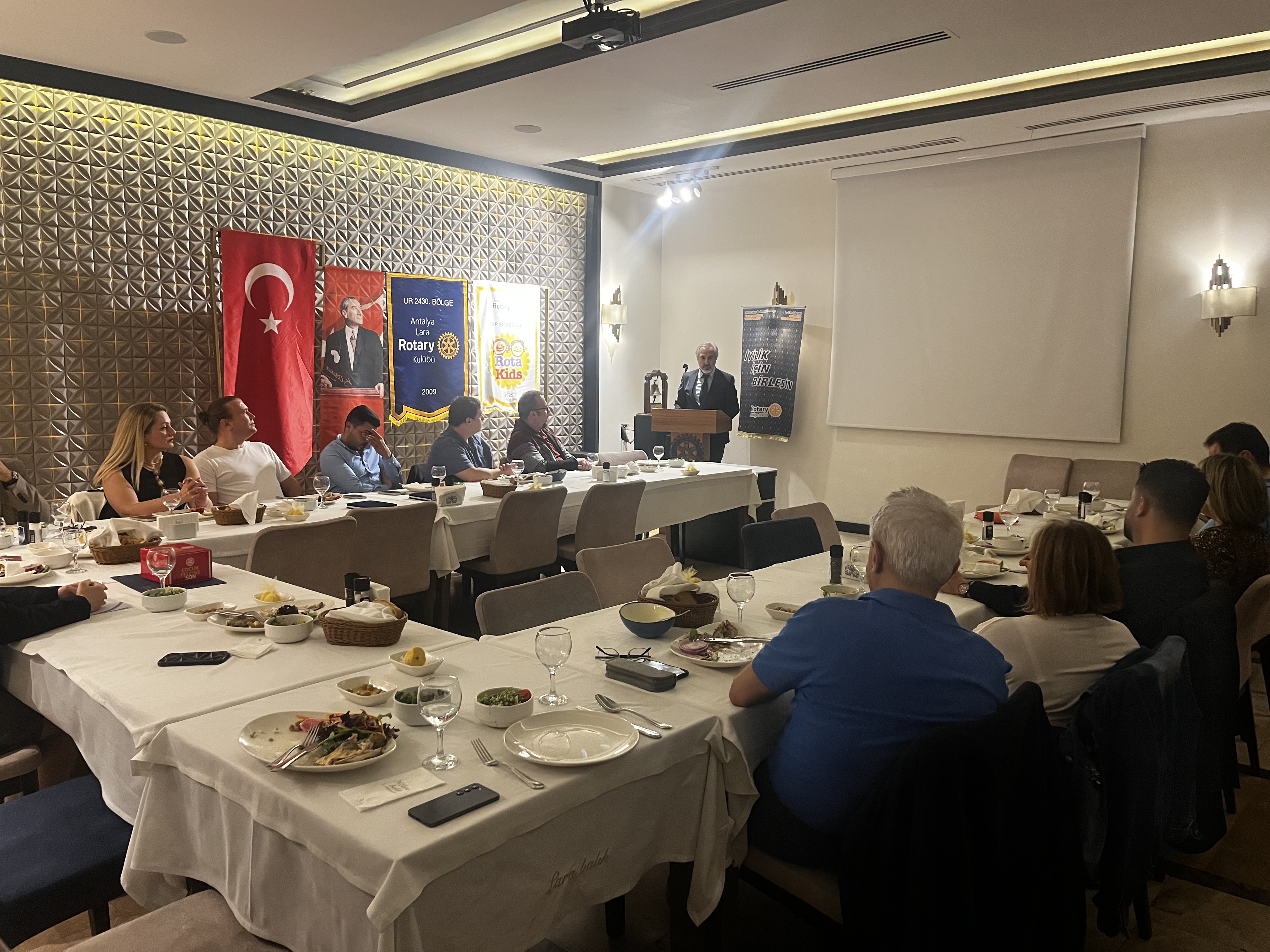 DİJİTAL GÖZ YORGUNLUĞU, EKRAN BAĞIMLILIĞI VE SARI NOKTA HASTALIĞI HAKKINDA BİLGİLENDİRME SUNUMU