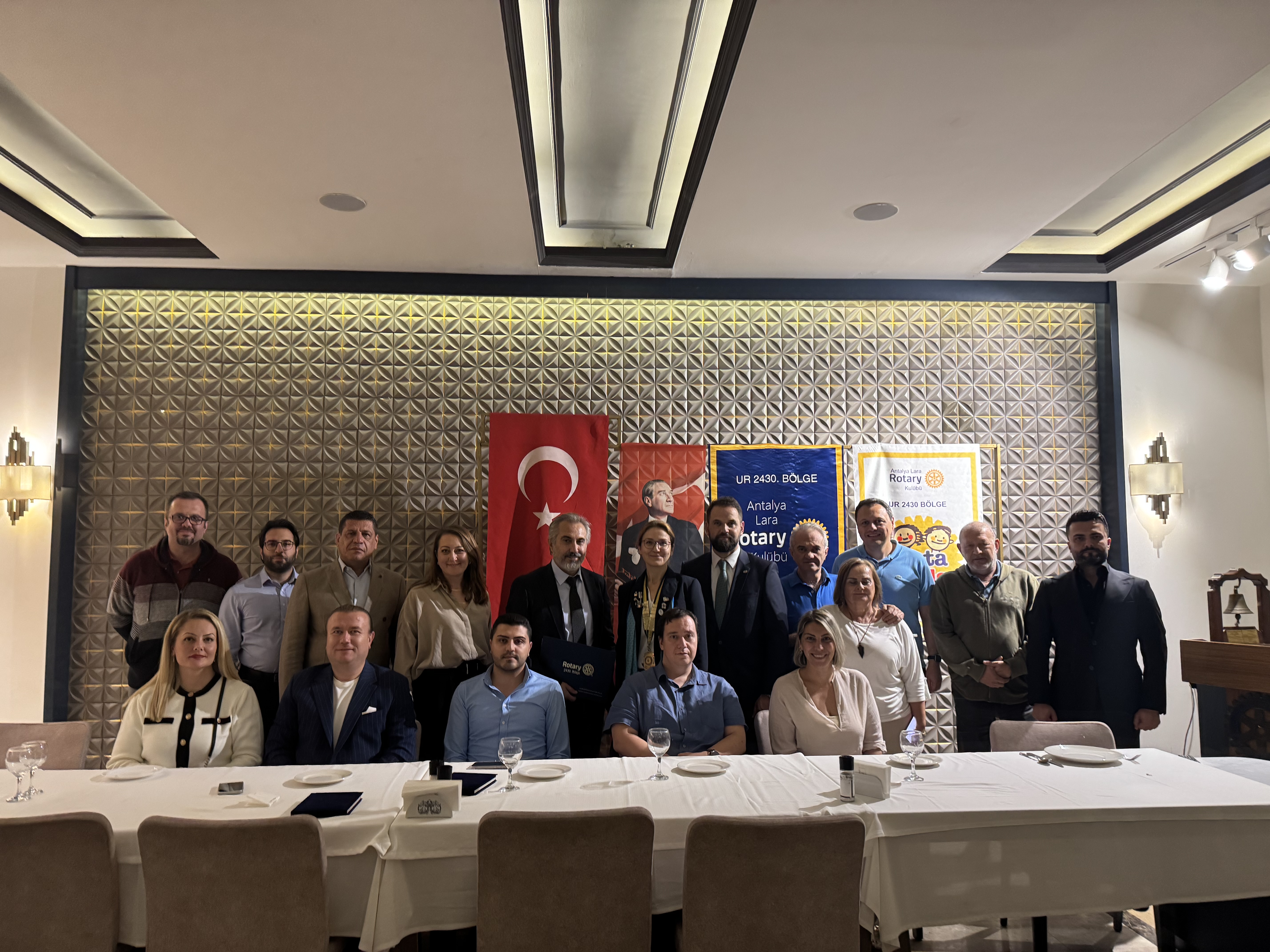 DİJİTAL GÖZ YORGUNLUĞU, EKRAN BAĞIMLILIĞI VE SARI NOKTA HASTALIĞI HAKKINDA BİLGİLENDİRME SUNUMU