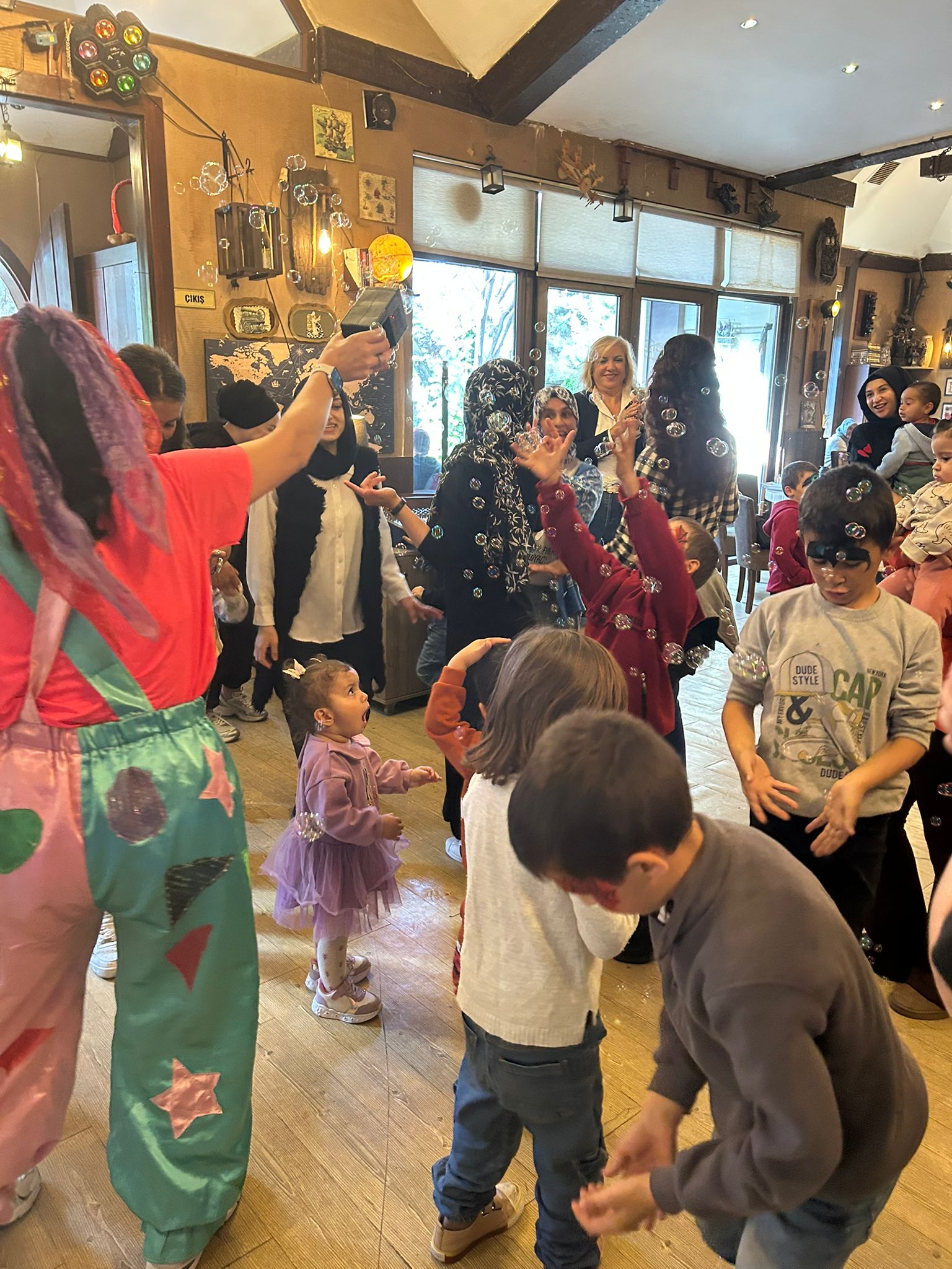 Kadın Sığınma Evindeki Kadınlar ve Çocuklara Moral Yemeği