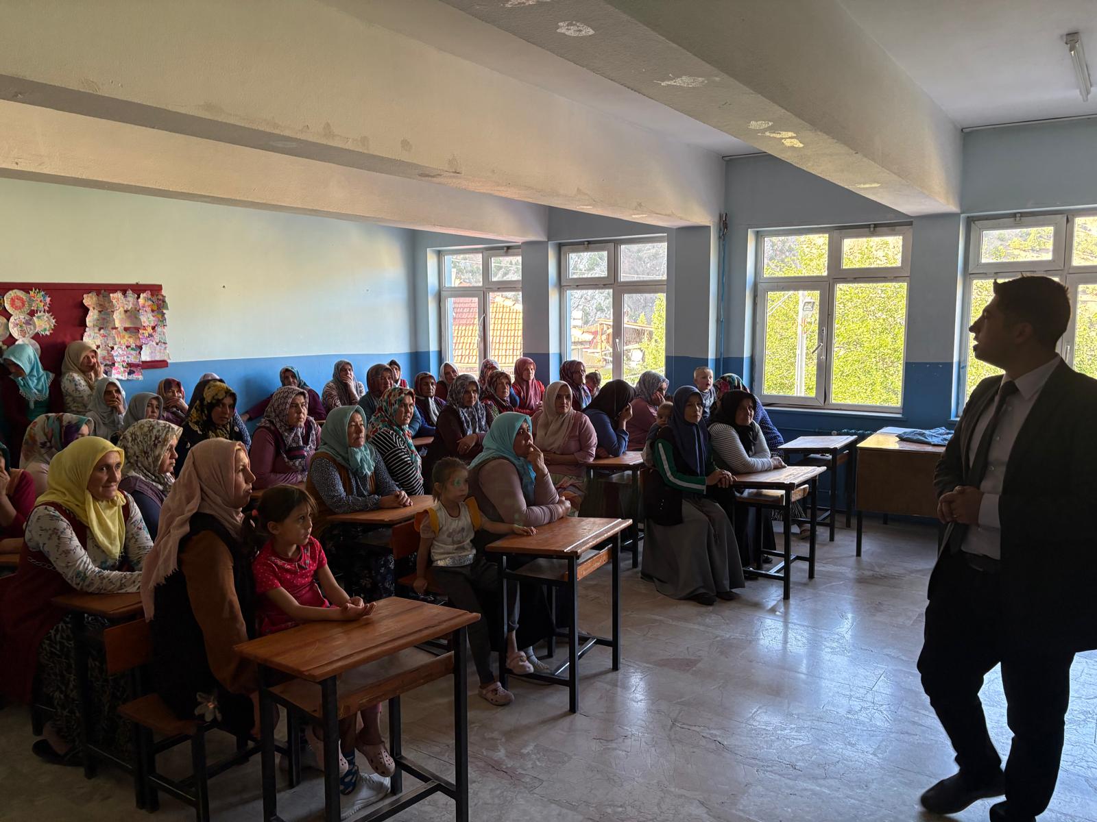 dezavantajlı bölgelerde, bir ya da birden fazla etkinlikte en az 25 kadının katıldığı toplantı düzenlemek