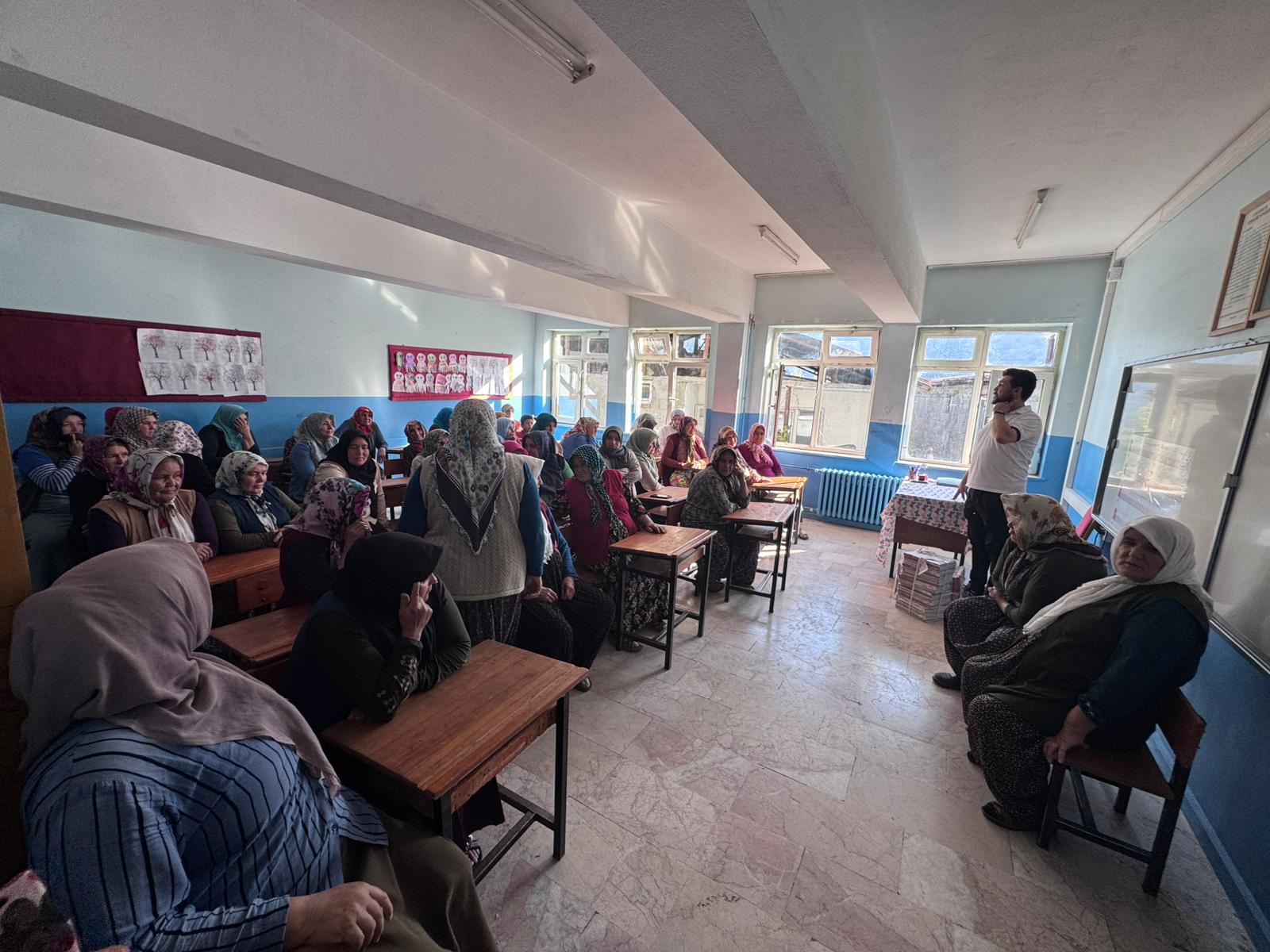 dezavantajlı bölgelerde, bir ya da birden fazla etkinlikte en az 25 kadının katıldığı toplantı düzenlemek