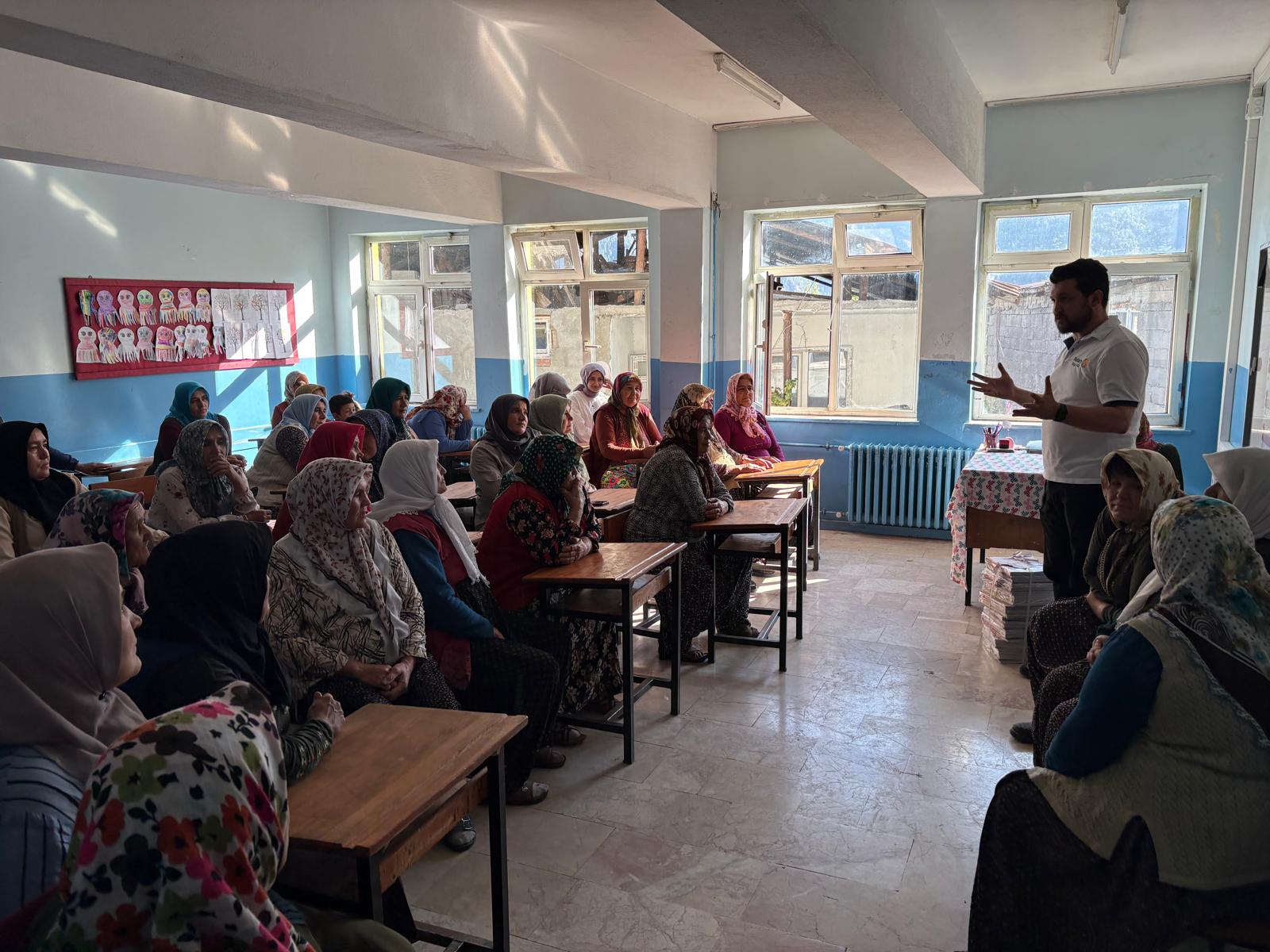 dezavantajlı bölgelerde, bir ya da birden fazla etkinlikte en az 25 kadının katıldığı toplantı düzenlemek