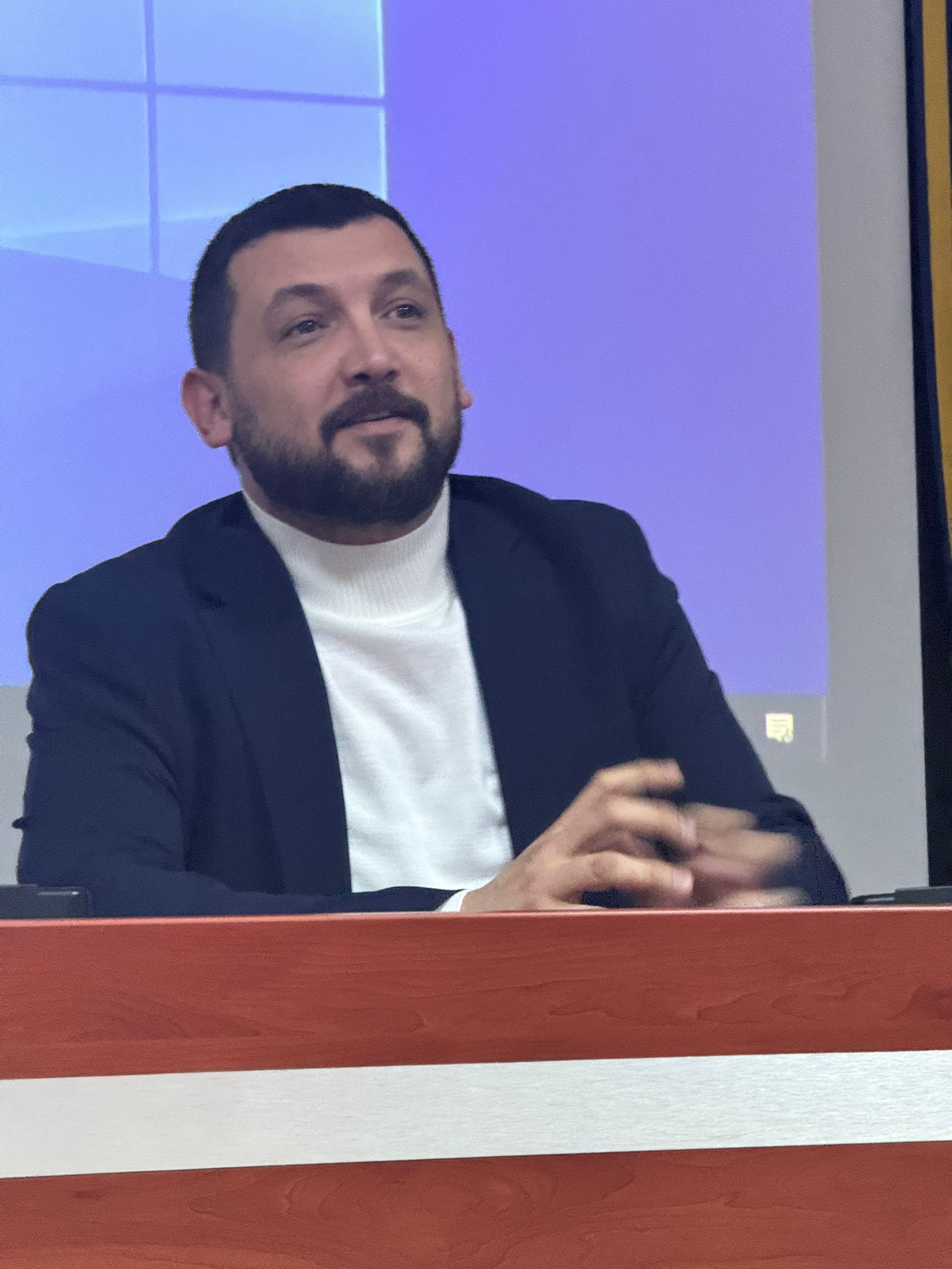 Bölge konuşmacı bankası kaynağından en az iki kişinin toplantılara katılarak, konuşmacı konuk olarak değerlendirilmesi