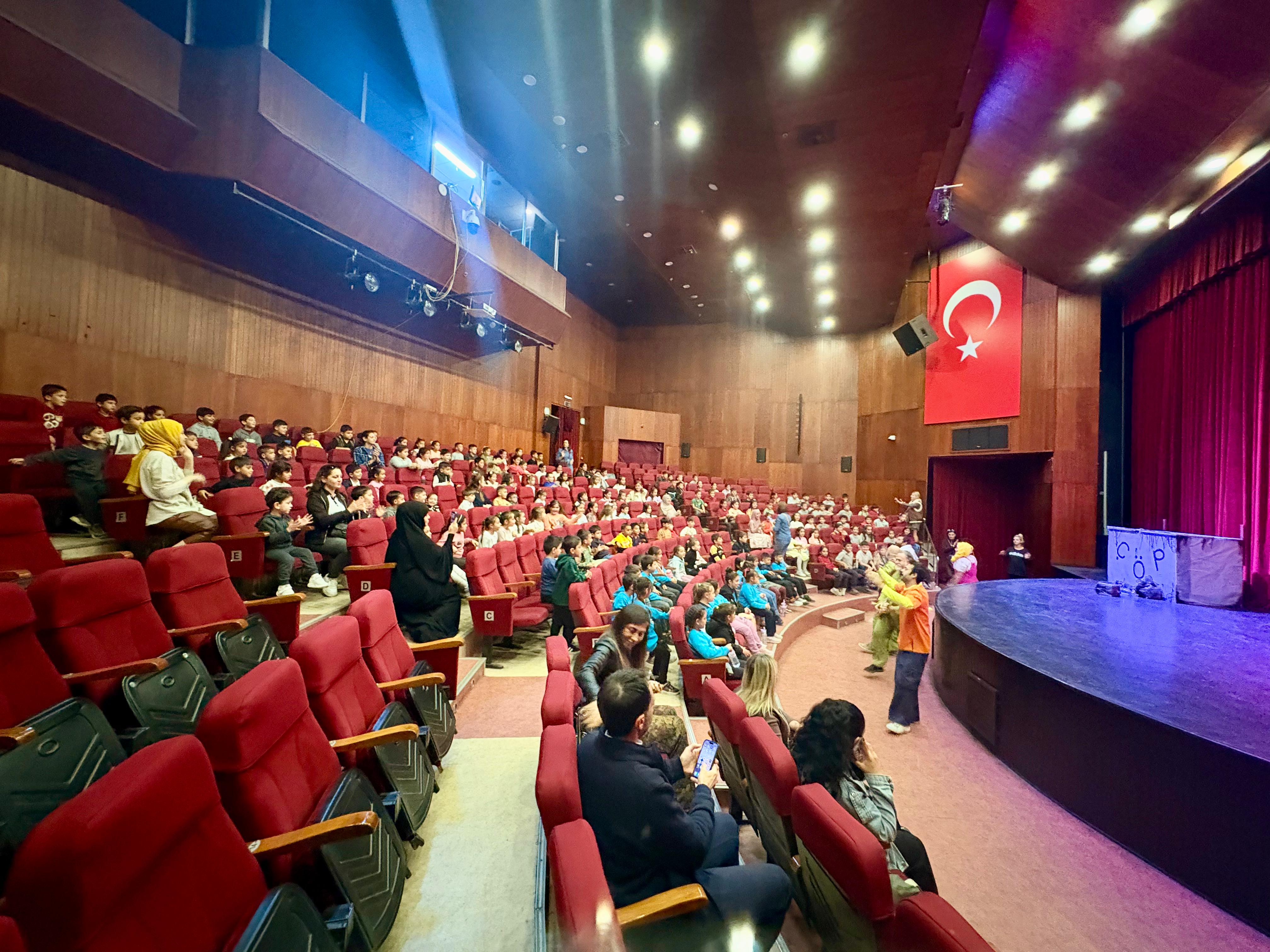 Gökbey Anaokulu öğrencileri ile çocuk tiyatrosu izledik