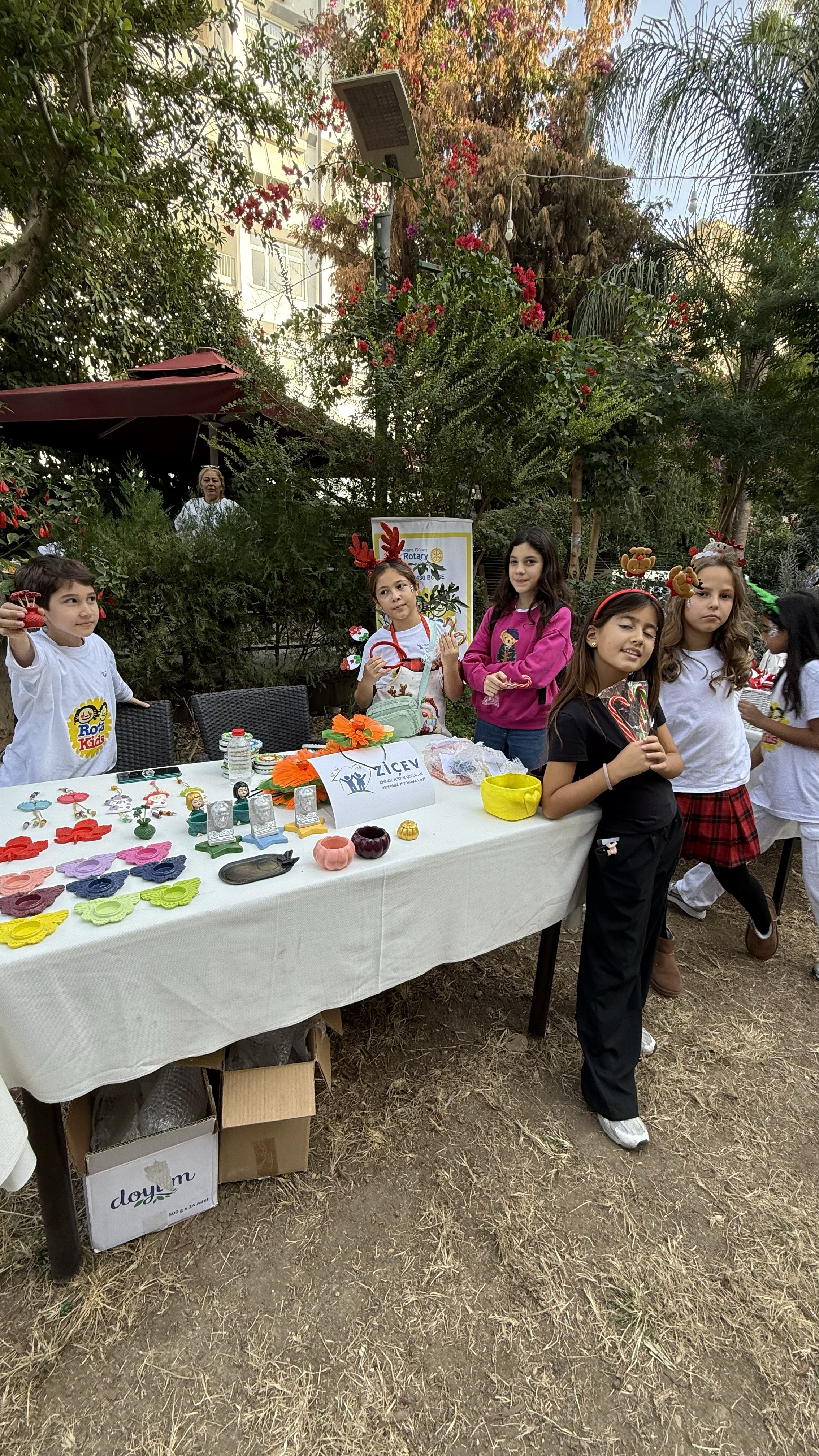 Ziçev Boyama Atölyesi Ürünlerinin Yılbaşı Panayırında Sergilenmesi