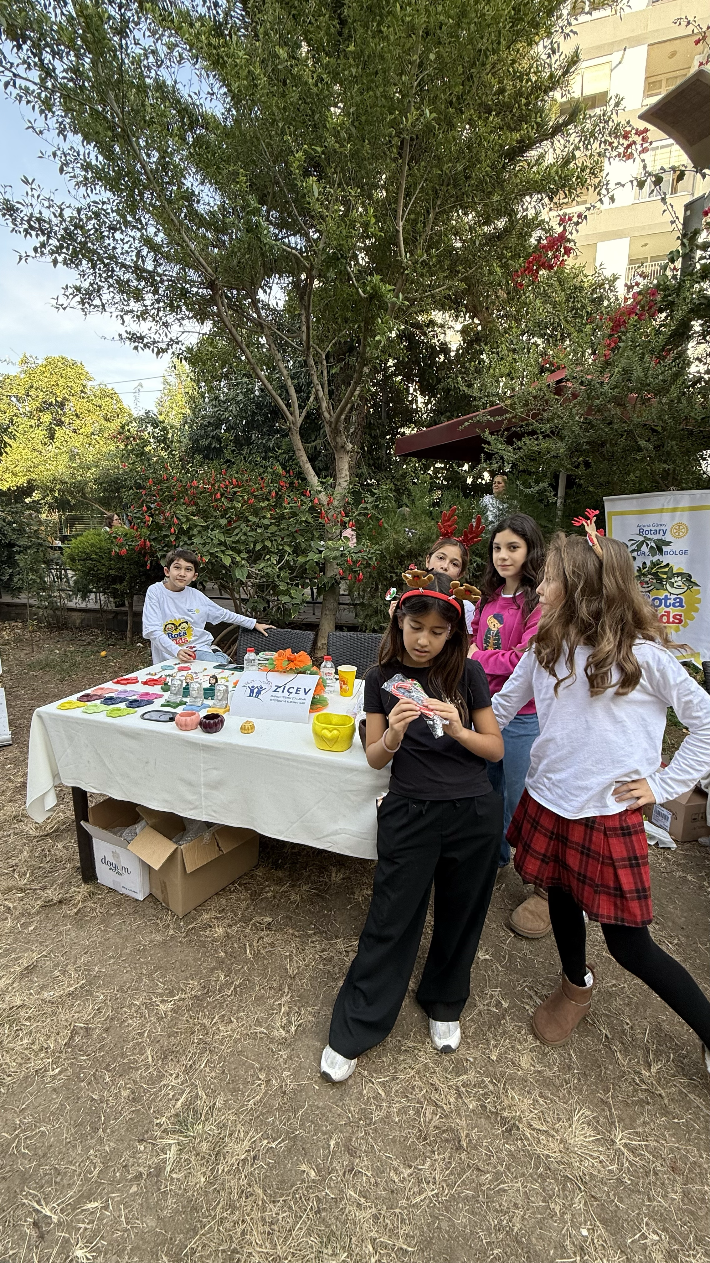 Ziçev Boyama Atölyesi Ürünlerinin Yılbaşı Panayırında Sergilenmesi