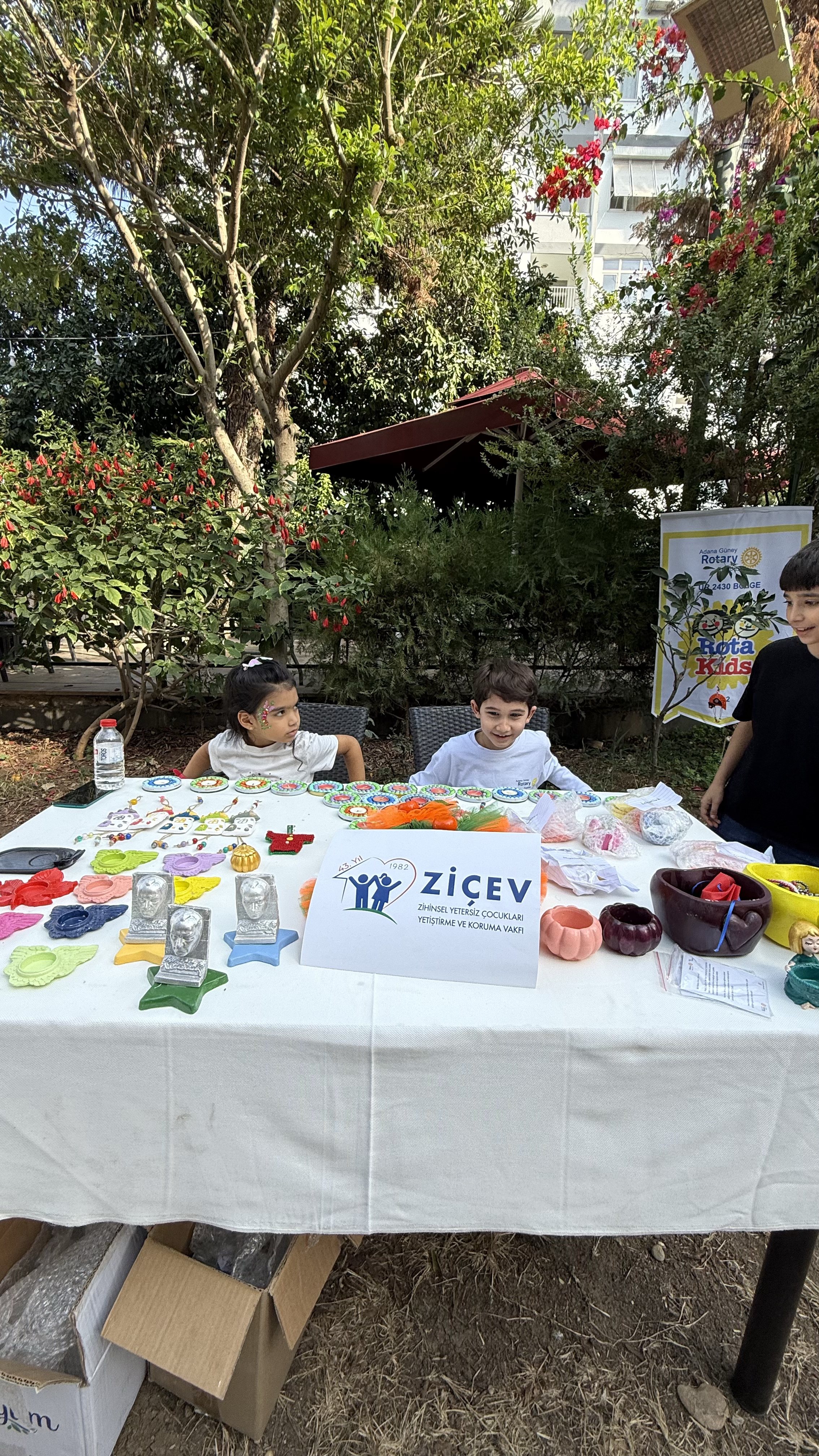 Ziçev Boyama Atölyesi Ürünlerinin Yılbaşı Panayırında Sergilenmesi