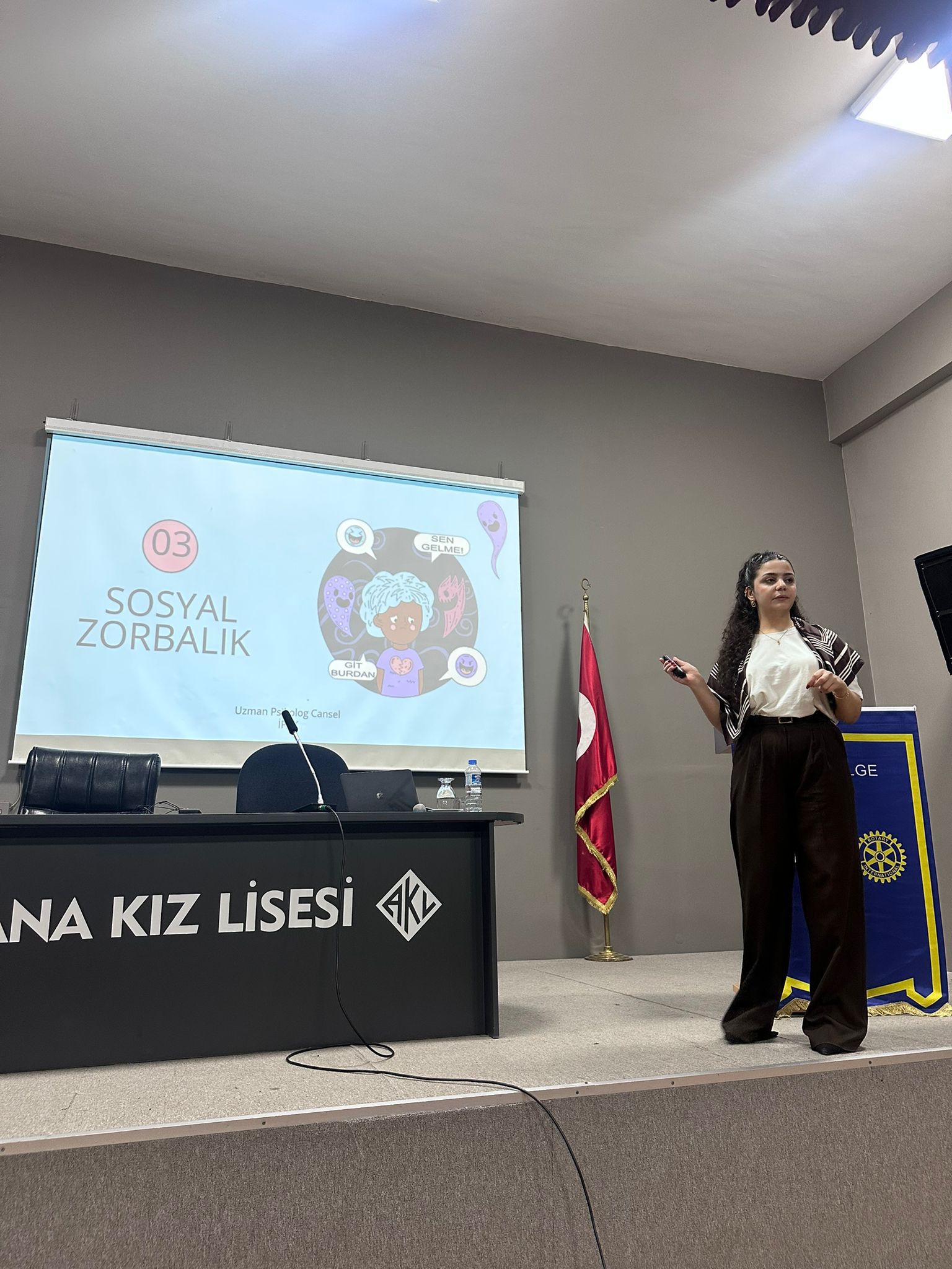 Adana Taşköprü Rotary Kulübü Çocuk Hakları ve Akran Zorbalığı Projesi