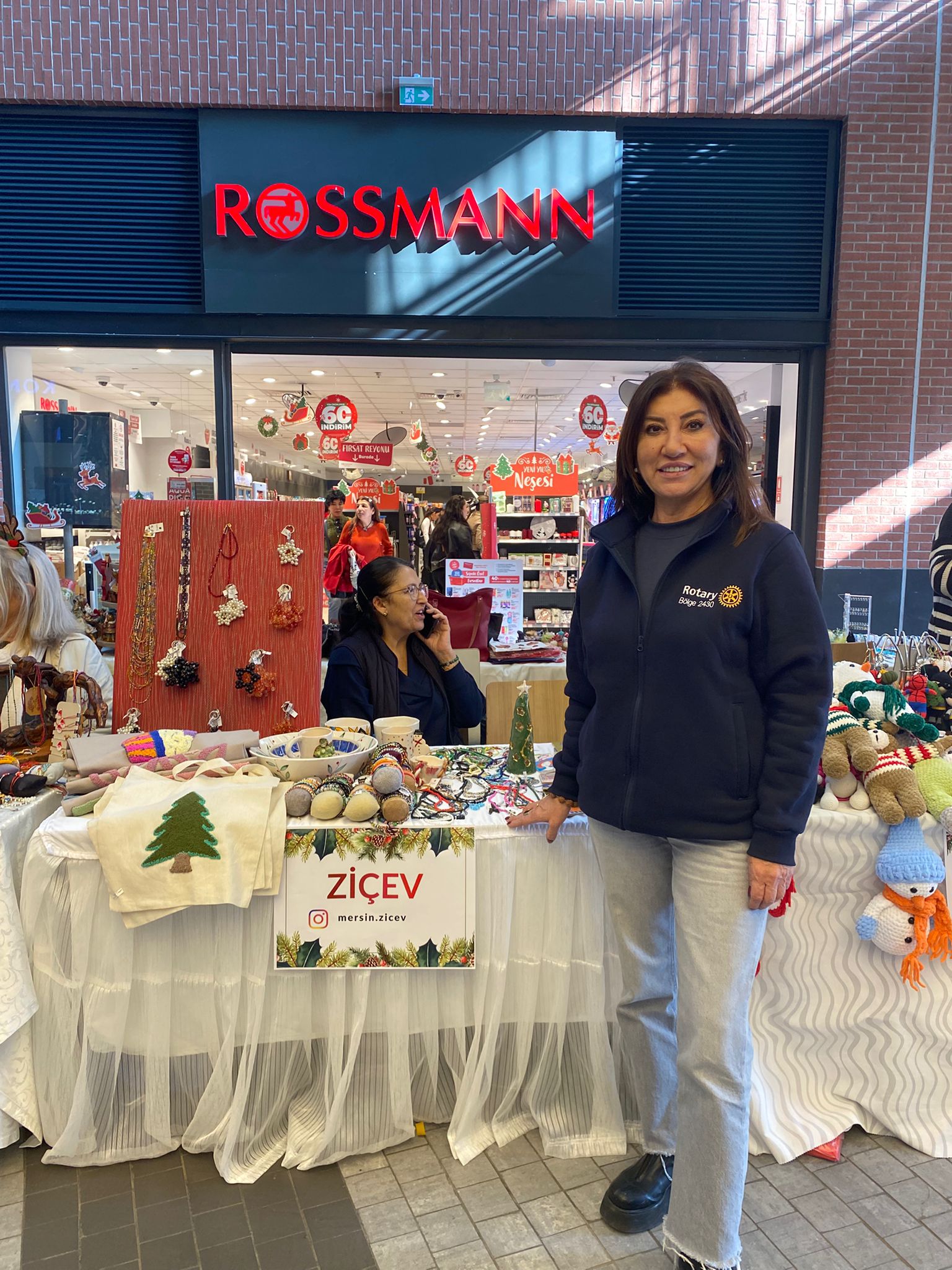 Akdeniz Rotary Kulübü Olarak ZİÇEV ' le birlikye Yılbaşı Pazarı Etkinliği