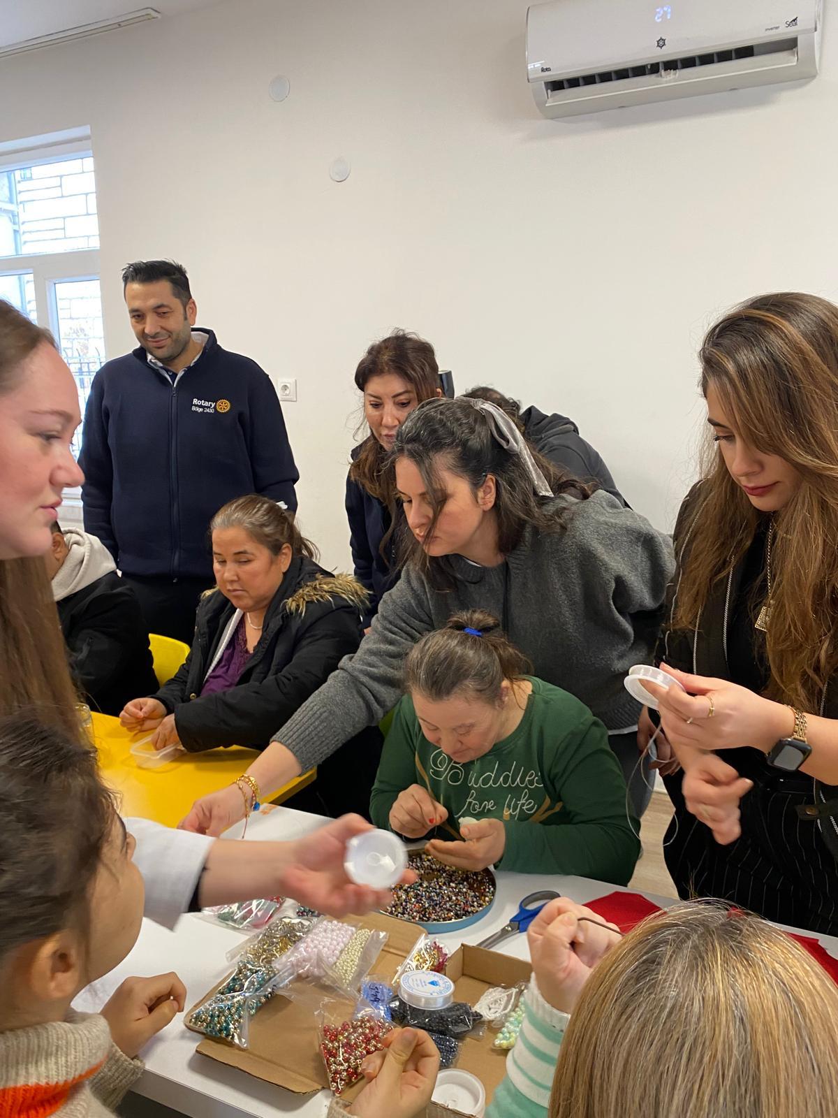 Akdeniz Rotary Kulübü Olarak ZİÇEV ' le birlikye Yılbaşı Pazarı Etkinliği