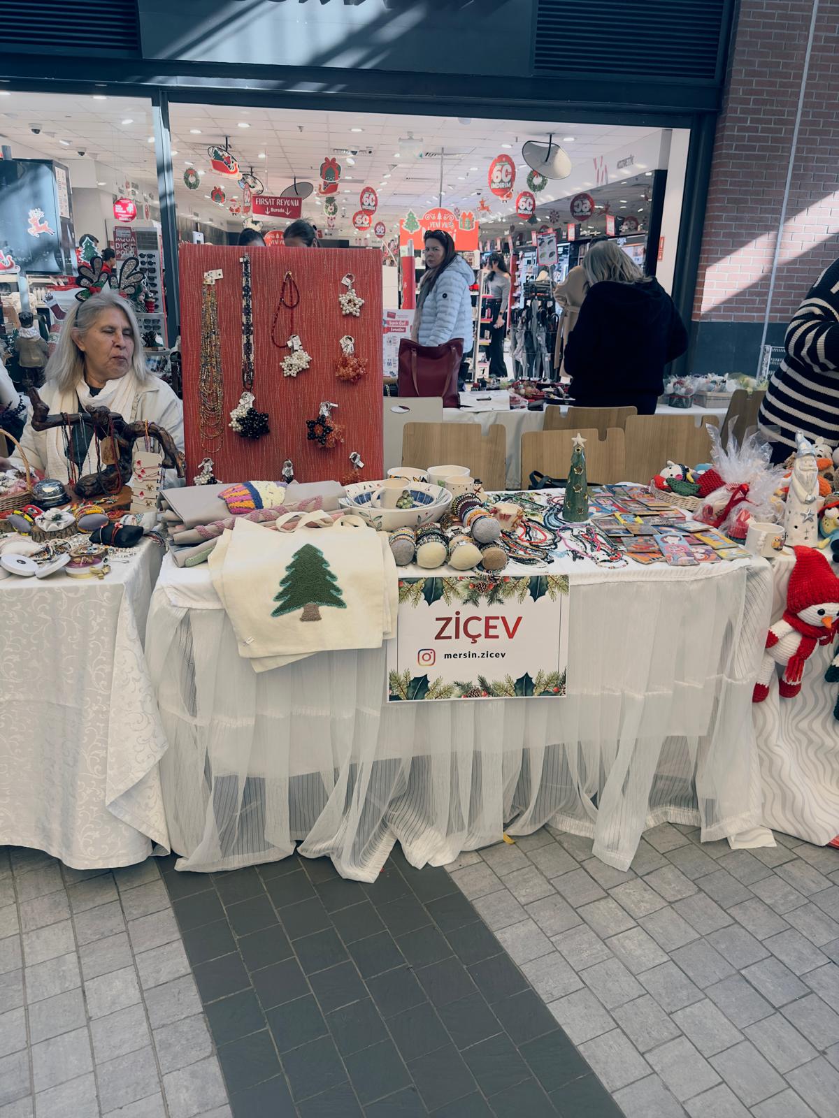 Akdeniz Rotary Kulübü Olarak ZİÇEV ' le birlikye Yılbaşı Pazarı Etkinliği